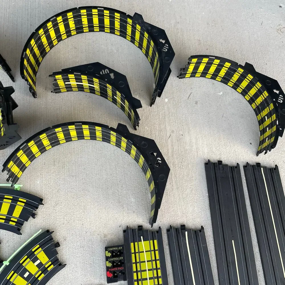 Tyco Cliff Hangers Racing Track for Slot Car B5879 Vtg Incomplete Untested READ